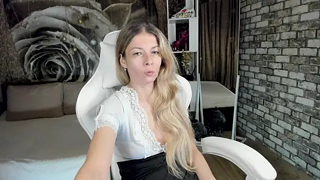 Eva Melow online show from 04-03-26, 02:12