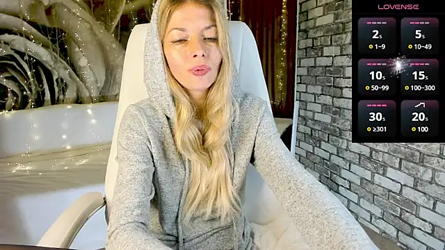 Snapshot of Eva_Melow chatting on 02-22-25, 08:20 Eva Melow online show from 02-22-25, 08:20