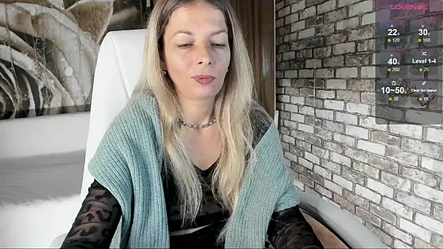 Snapshot of Eva_Melow chatting on 09-28-25, 02:13 Eva Melow online show from 09-28-25, 02:13