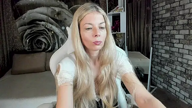Eva Melow online show from 05-03-26, 01:15