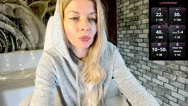 Snapshot of Eva_Melow chatting on 02-21-25, 07:54 Eva Melow online show from 02-21-25, 07:54