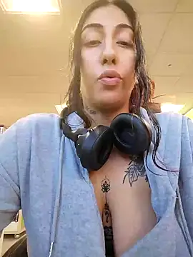 Snapshot of Hotasiansensation chatting on 12-19-24, 04:24 Hotasiansensation online show from 12-19-24, 04:24