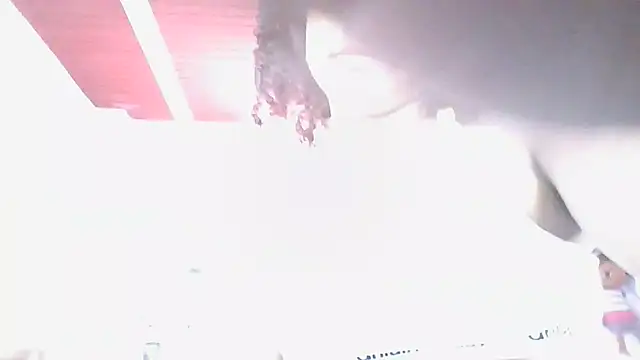 Snapshot of Eylend_Lisboa chatting on 09-19-25, 02:32 Eylend Lisboa online show from 09-19-25, 02:32