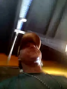 Snapshot of will1980 chatting on 06-25-26, 03:28 will1980 online show from 06-25-26, 03:28