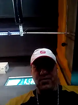 Snapshot of will1980 chatting on 02-13-26, 04:51 will1980 online show from 02-13-26, 04:51