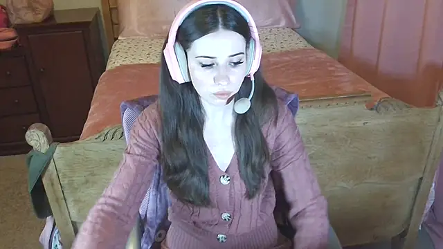 Snapshot of alisonfields chatting on 03-06-26, 01:39 alisonfields online show from 03-06-26, 01:39