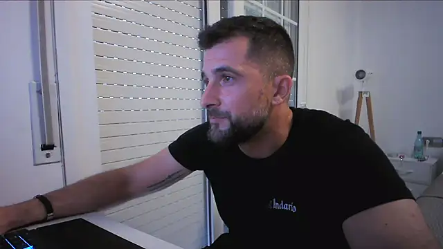 Snapshot of alex877x chatting on 07-22-26, 05:37 alex877x online show from 07-22-26, 05:37