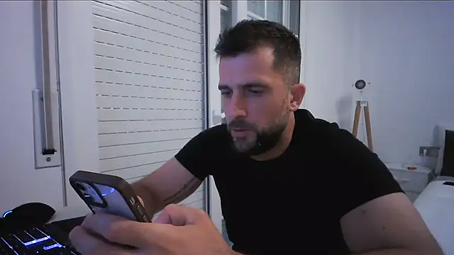 Snapshot of alex877x chatting on 07-24-26, 06:04 alex877x online show from 07-24-26, 06:04