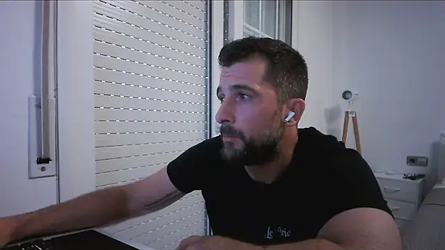 Snapshot of alex877x chatting on 07-17-26, 05:32 alex877x online show from 07-17-26, 05:32