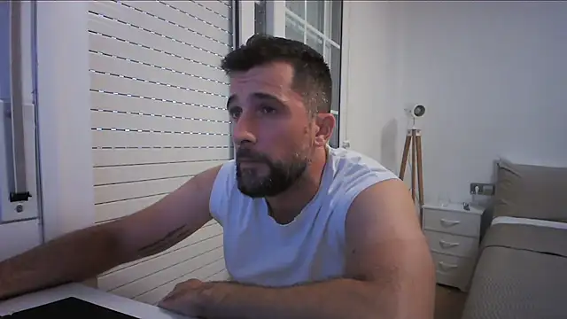 Snapshot of alex877x chatting on 08-06-26, 05:19 alex877x online show from 08-06-26, 05:19