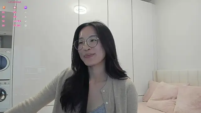 Snapshot of secretgirlfriendxo chatting on 10-10-25, 01:06 secretgirlfriendxo online show from 10-10-25, 01:06