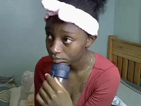 Snapshot of Enkarxx chatting on 03-21-25, 01:56 Enkarxx online show from 03-21-25, 01:56