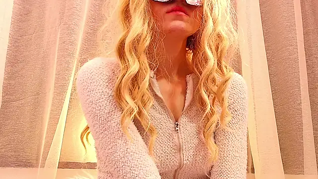 Snapshot of SecretAnni chatting on 02-09-25, 06:16 SecretAnni online show from 02-09-25, 06:16