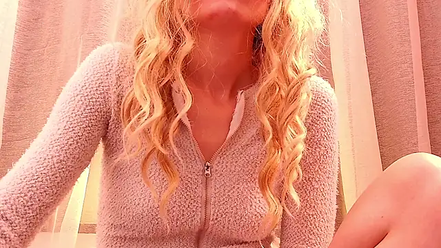 Snapshot of SecretAnni chatting on 02-10-25, 01:57 SecretAnni online show from 02-10-25, 01:57