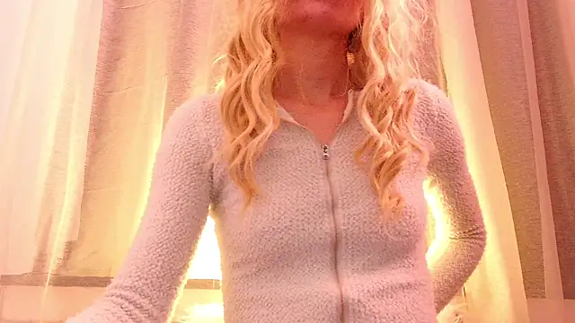 Snapshot of SecretAnni chatting on 02-10-25, 05:03 SecretAnni online show from 02-10-25, 05:03