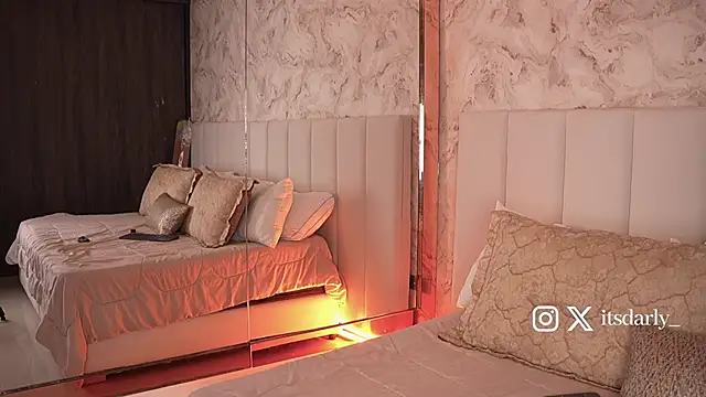 Rosalie vega online show from 11-24-25, 03:01