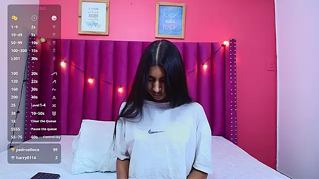 littlee emilyy  online show from 01-28-25, 02:53