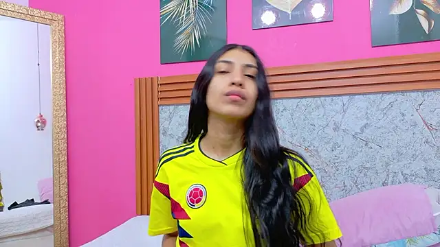 littlee emilyy  online show from 03-04-26, 12:46