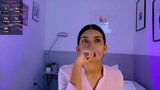 littlee emilyy  online show from 04-12-26, 01:03