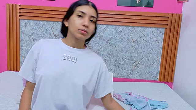 littlee emilyy  online show from 03-05-26, 12:46