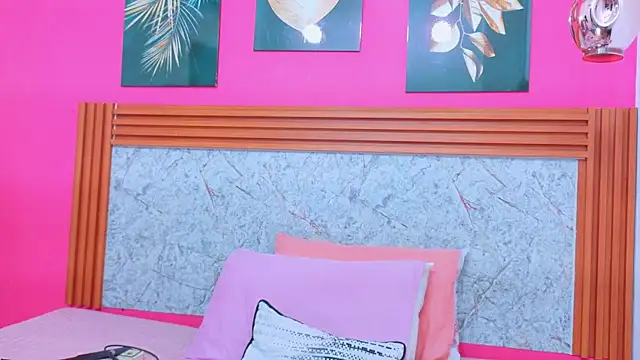 littlee emilyy  online show from 03-24-26, 12:49