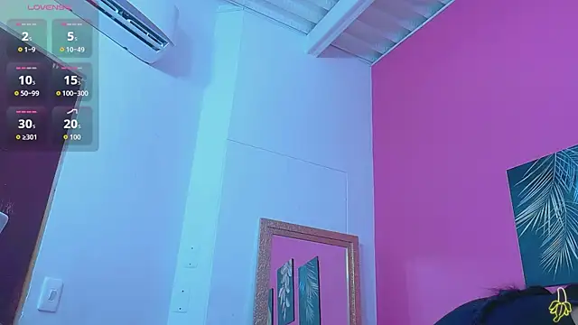 littlee emilyy  online show from 05-28-26, 12:44