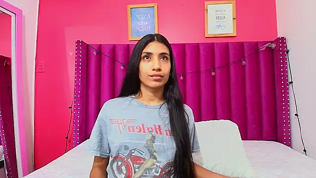 littlee emilyy  online show from 01-22-25, 02:48