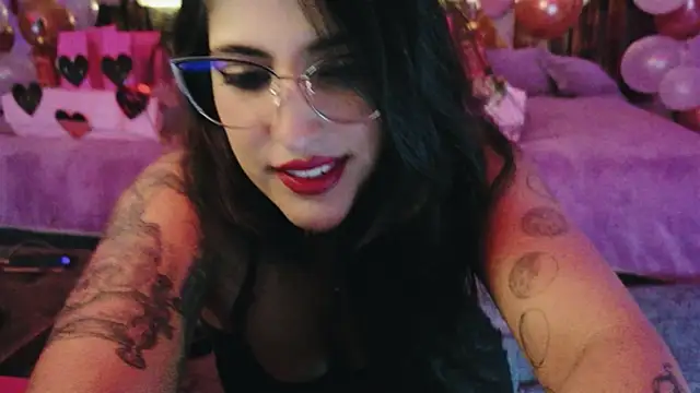 Snapshot of azahar__ziiz chatting on 06-20-26, 12:15 azahar ziiz online show from 06-20-26, 12:15