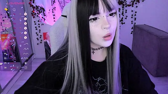 SelenaCute online show from 11-05-25, 11:57