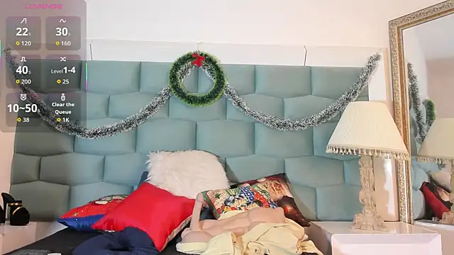 Snapshot of MiaMancini chatting on 12-16-25, 09:19 MiaMancini online show from 12-16-25, 09:19