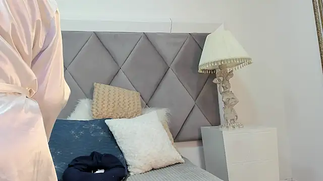 Snapshot of MiaMancini chatting on 11-20-25, 08:53 MiaMancini online show from 11-20-25, 08:53