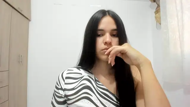 Snapshot of Hana_Zurah chatting on 10-29-25, 10:42 Hana Zurah online show from 10-29-25, 10:42