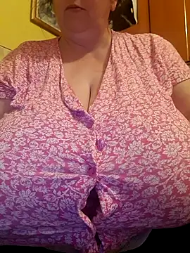 Snapshot of Nataliesbestjuggs chatting on 10-06-25, 07:36 Nataliesbestjuggs online show from 10-06-25, 07:36