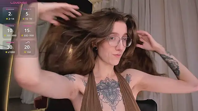 Lola Missy online show from 11-28-25, 05:07