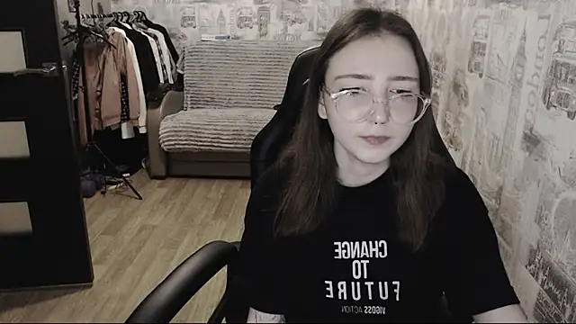 AmeliaKamishiro online show from 12-11-24, 01:06