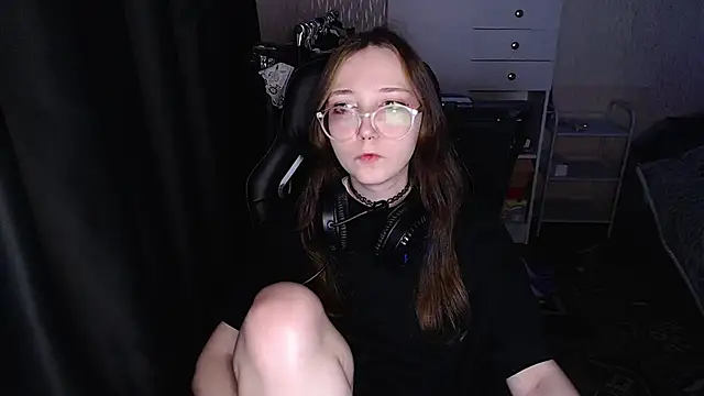 AmeliaKamishiro online show from 12-18-25, 04:22
