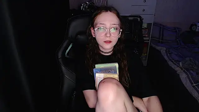 AmeliaKamishiro online show from 11-17-25, 02:21