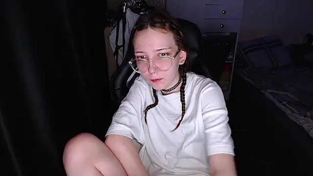 AmeliaKamishiro online show from 11-24-25, 02:33