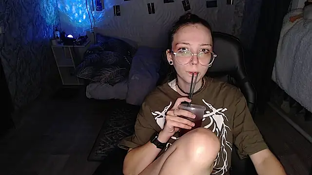AmeliaKamishiro online show from 08-09-26, 05:41