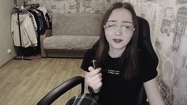 AmeliaKamishiro online show from 01-08-25, 05:05