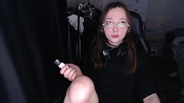 AmeliaKamishiro online show from 12-21-25, 09:44