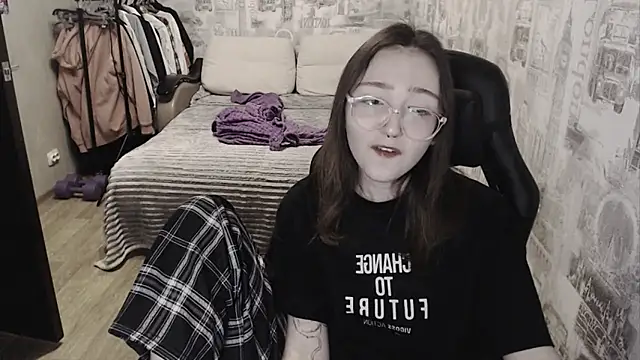 AmeliaKamishiro online show from 12-17-24, 02:00