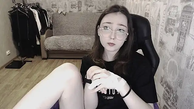 AmeliaKamishiro online show from 02-11-25, 07:59