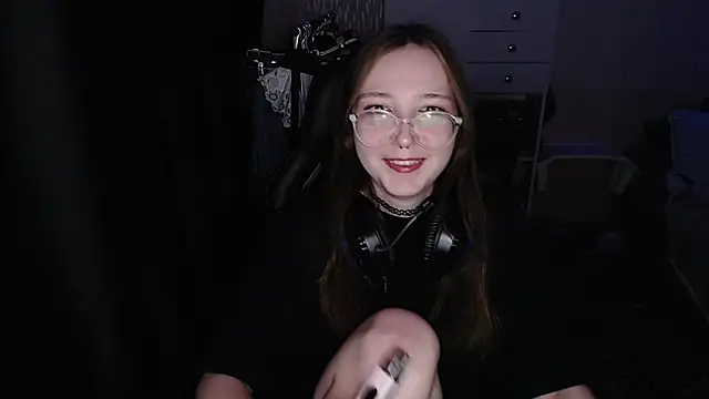 AmeliaKamishiro online show from 12-14-25, 06:46
