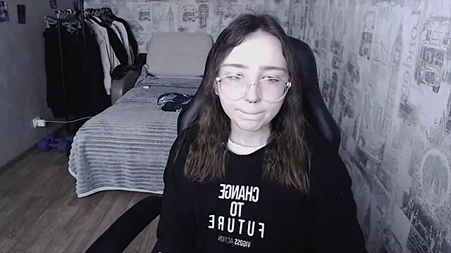 AmeliaKamishiro online show from 12-25-24, 07:46