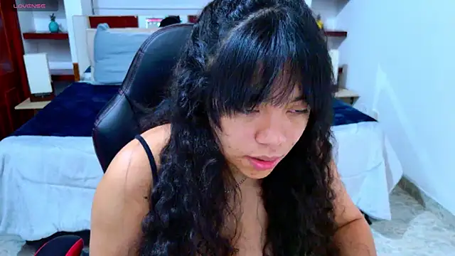 Snapshot of laureentt_ chatting on 10-23-25, 03:05 laureentt online show from 10-23-25, 03:05