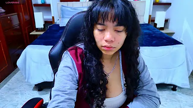 laureentt  online show from 11-21-25, 03:16