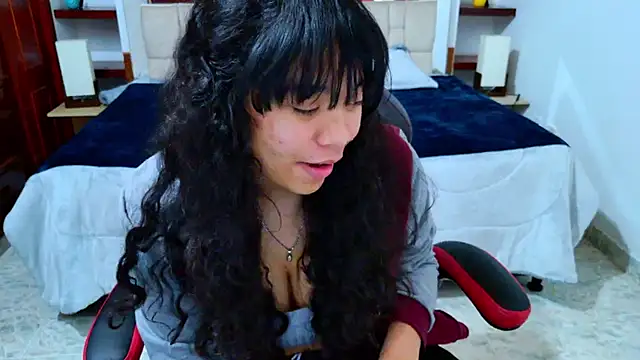Snapshot of laureentt_ chatting on 10-18-25, 03:41 laureentt online show from 10-18-25, 03:41