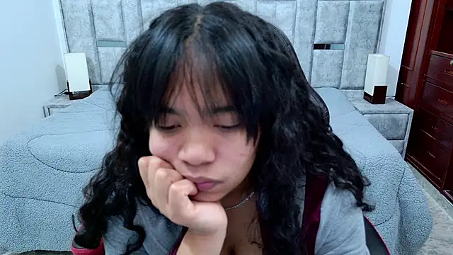 laureentt  online show from 02-25-26, 03:18