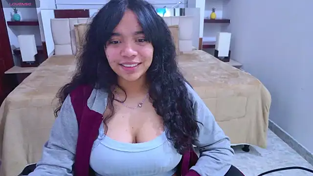 Snapshot of laureentt_ chatting on 09-27-25, 03:12 laureentt online show from 09-27-25, 03:12